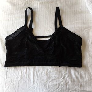 NWT Torrid Black Ladder Pattern Bralette Size 2